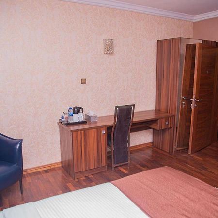 Mahogany Hotel And Suites อิบาดัน ภายนอก รูปภาพ