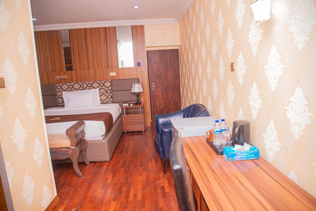 Mahogany Hotel And Suites อิบาดัน ภายนอก รูปภาพ