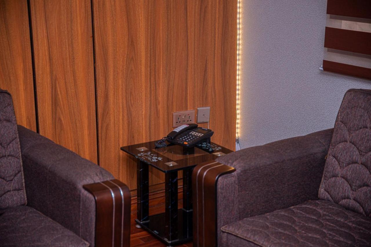 Mahogany Hotel And Suites อิบาดัน ภายนอก รูปภาพ