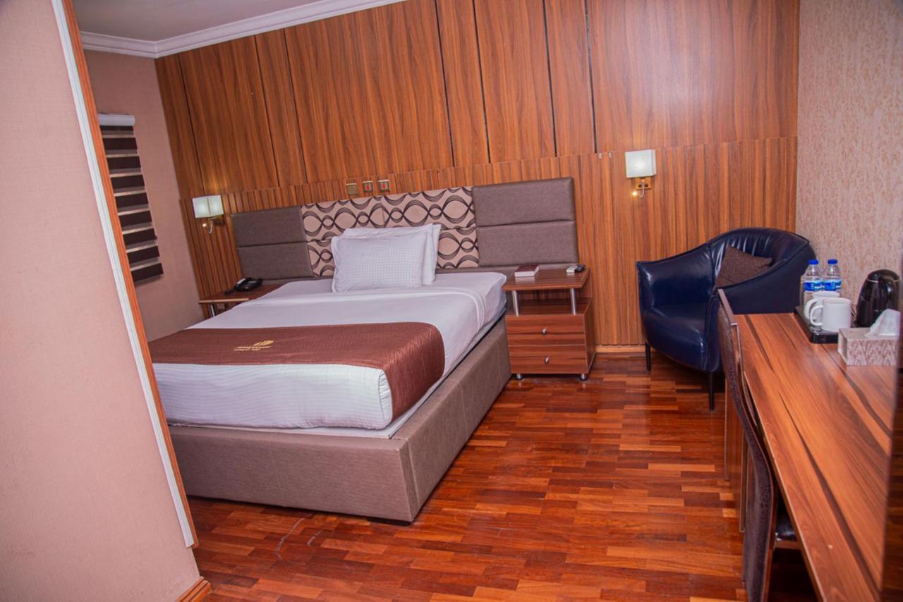 Mahogany Hotel And Suites อิบาดัน ภายนอก รูปภาพ