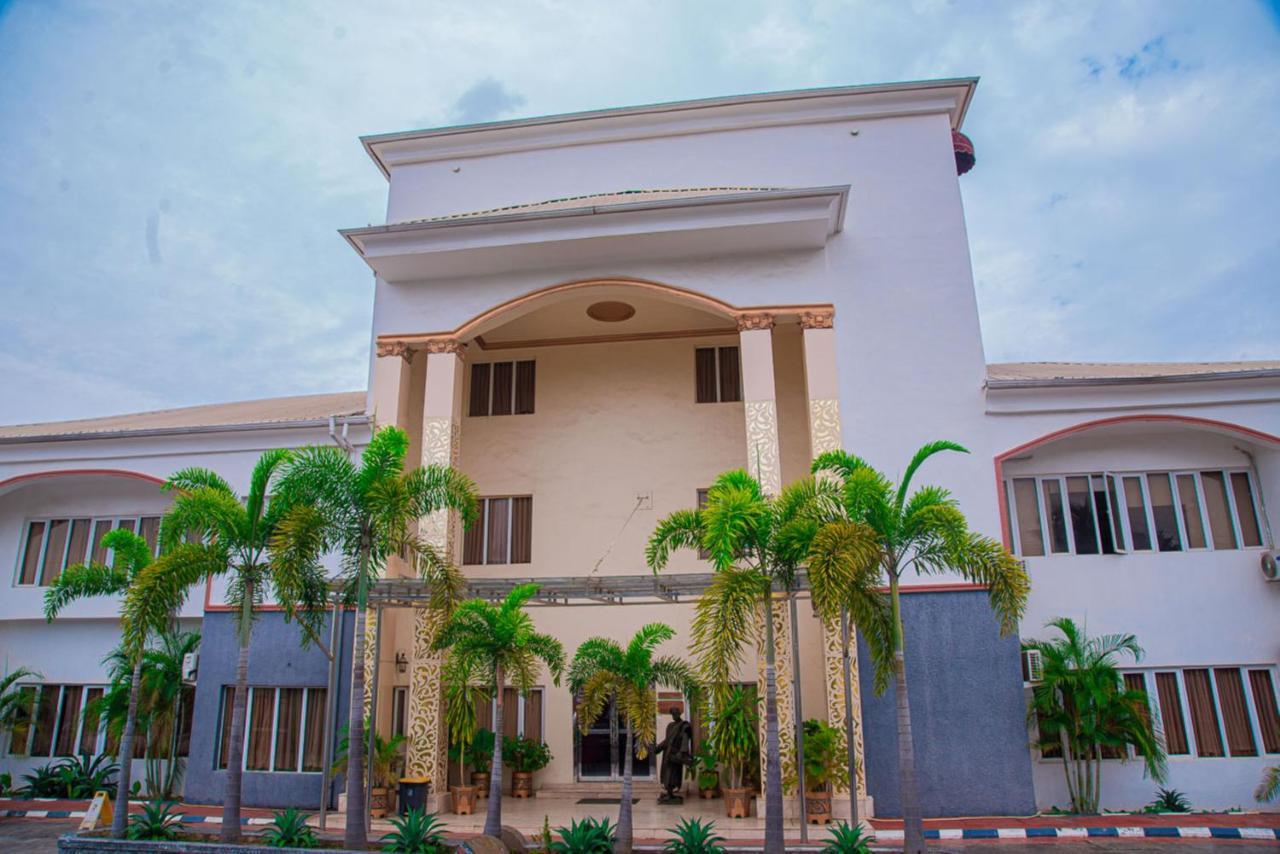 Mahogany Hotel And Suites อิบาดัน ภายนอก รูปภาพ
